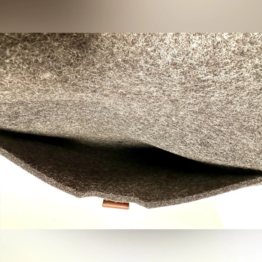 Pack & Smooch for iPad Pro/Air / Sleeve Case. Unisex.100% merino wool felt
